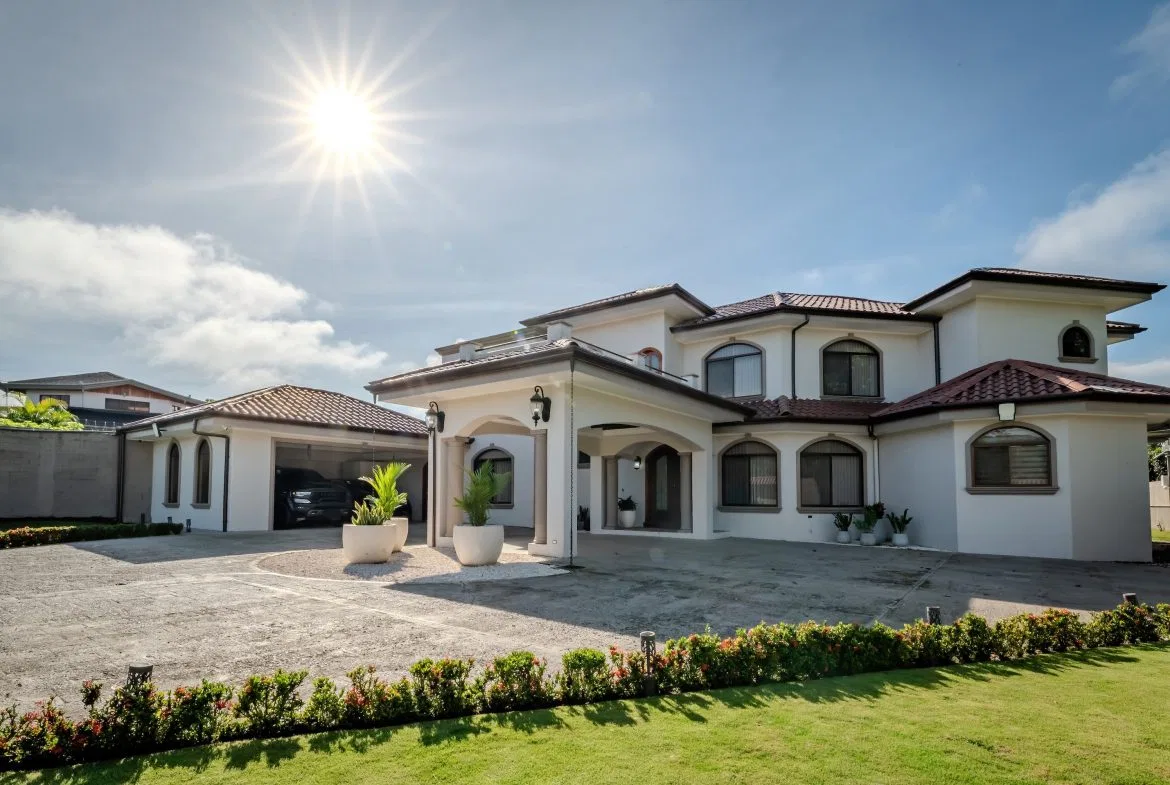LUXURY PROPERTY WITH SIX BEDROOM, IN PALMARES PEREZ ZELEDON – 0.68 ACRES, photo 2