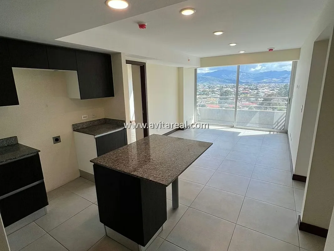 Beautiful unfirnished apartment for rent in San Pedro, Torre Los Yoses