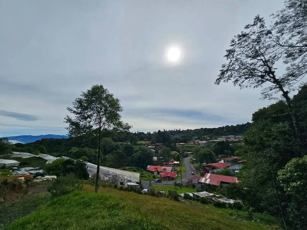 Discover an extraordinary property in El Jardín de Dota, Costa Rica, one of the country's most breathtaking mountain destinations, celebrated for its pristine natural beauty, cool ...