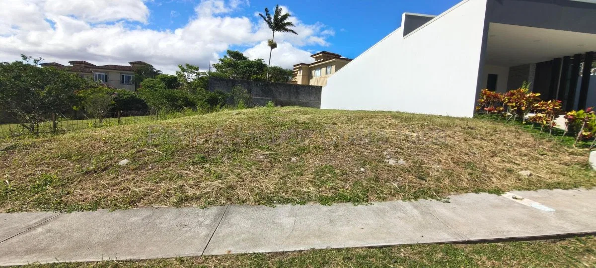 Venta de Lote Residencial con Hermosa Vista en Guachipelín #27-212 GS - Venta en Escazú