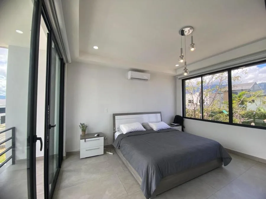 Casa moderna de lujo con jardín y parrillera en condominio #26-522 GS - Venta en Escazú, photo 8