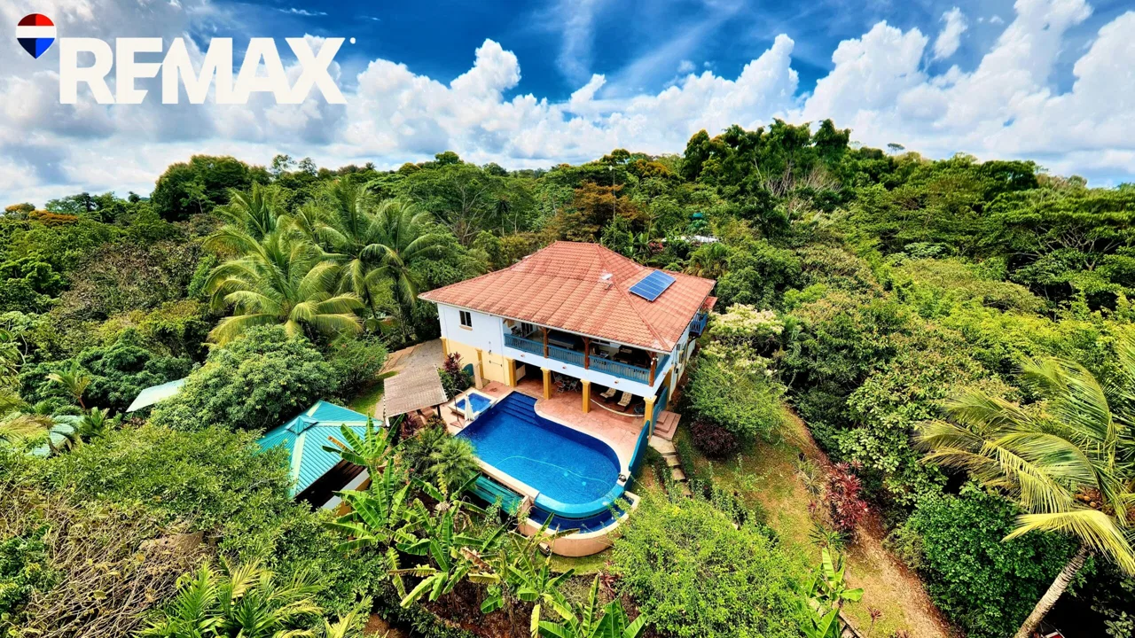 Cacao Farm &amp; Tourism Income Producing Premium Estate with Multiple Homes – Walk to Beach – Near Pavones - REMAX Jungle Properties | Pavones Golfito Real Estate