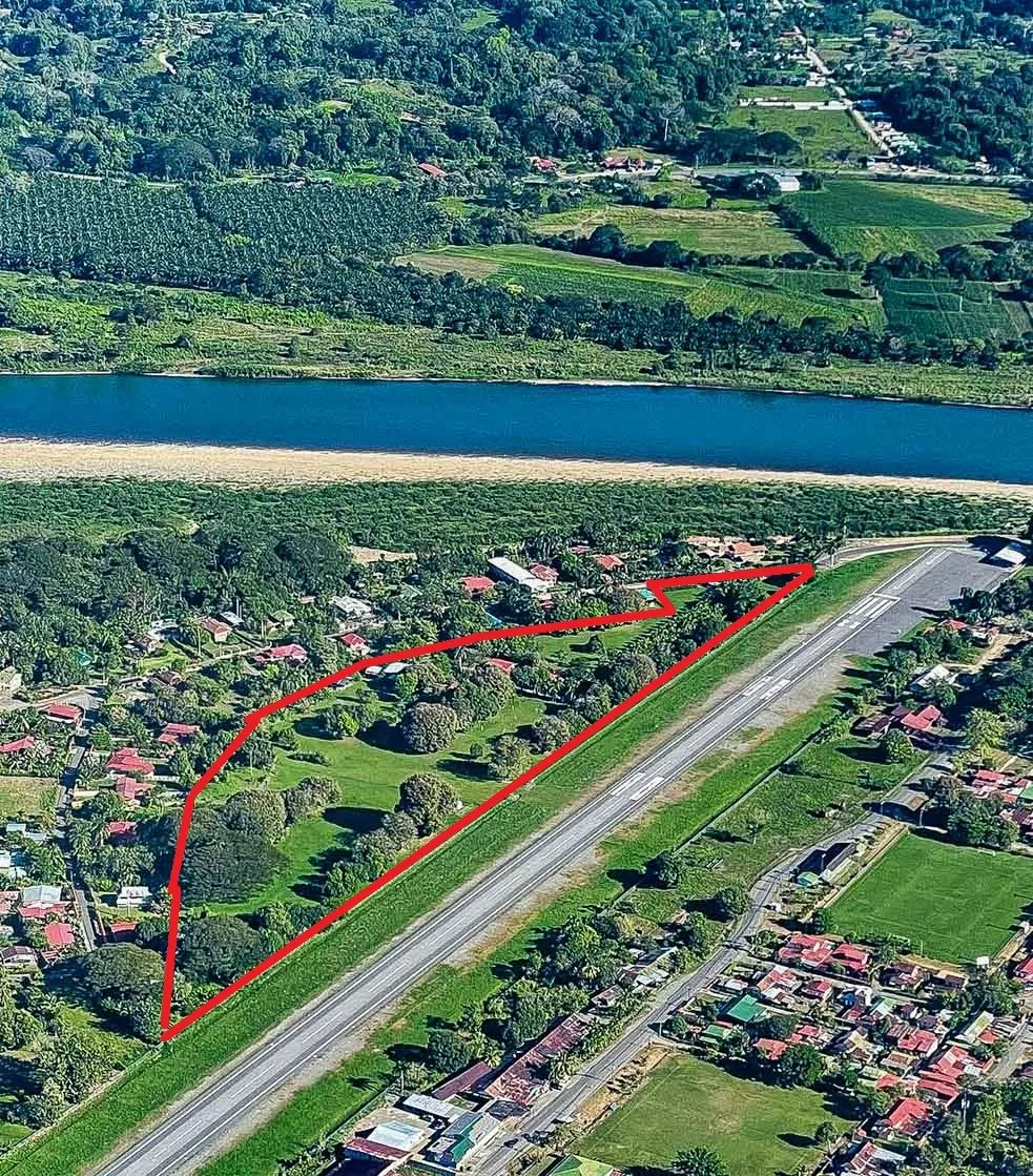 POTENTIAL COMMERCIAL PROPERTY WITH MULTIPLE HOMES NEXT TO AIRPORT IN PALMAR SUR