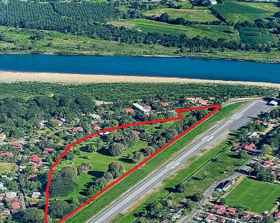 POTENTIAL COMMERCIAL PROPERTY WITH MULTIPLE HOMES NEXT TO AIRPORT IN PALMAR SUR, photo 2