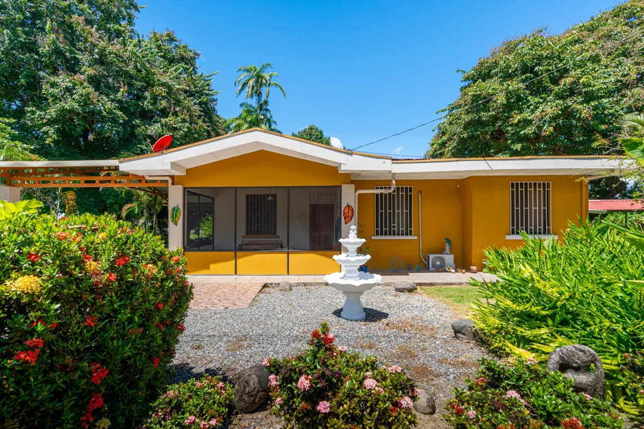 POTENTIAL COMMERCIAL PROPERTY WITH MULTIPLE HOMES NEXT TO AIRPORT IN PALMAR SUR, photo 17