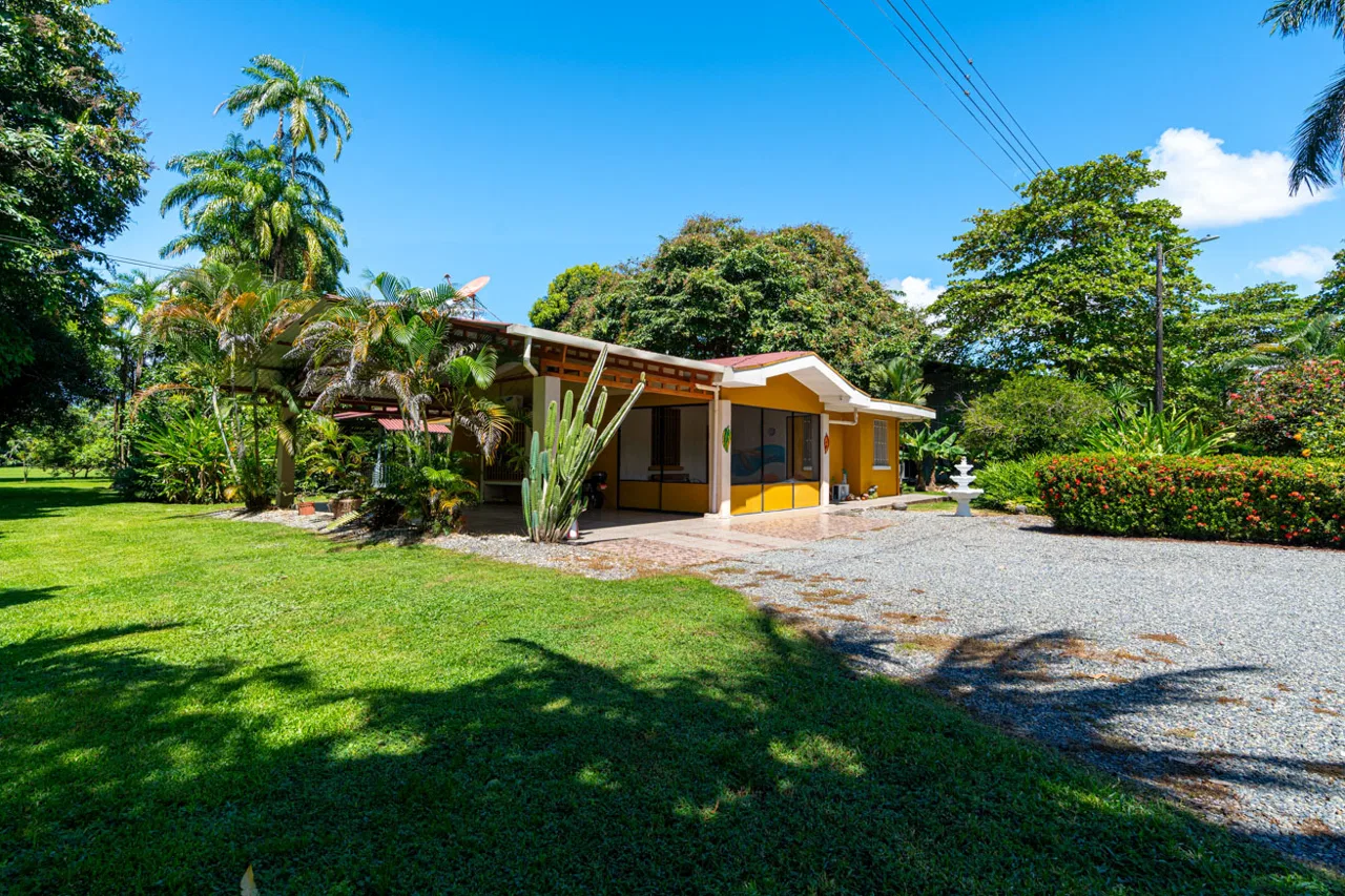POTENTIAL COMMERCIAL PROPERTY WITH MULTIPLE HOMES NEXT TO AIRPORT IN PALMAR SUR, photo 23