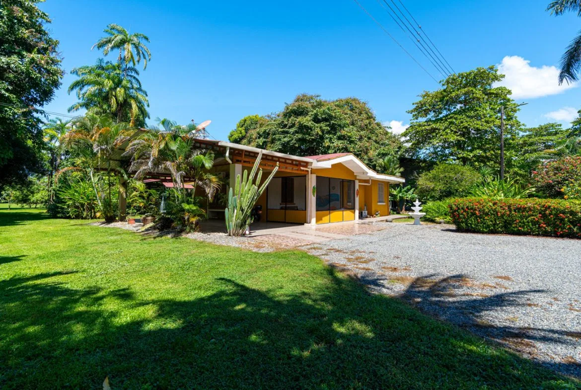 POTENTIAL COMMERCIAL PROPERTY WITH MULTIPLE HOMES NEXT TO AIRPORT IN PALMAR SUR, photo 24