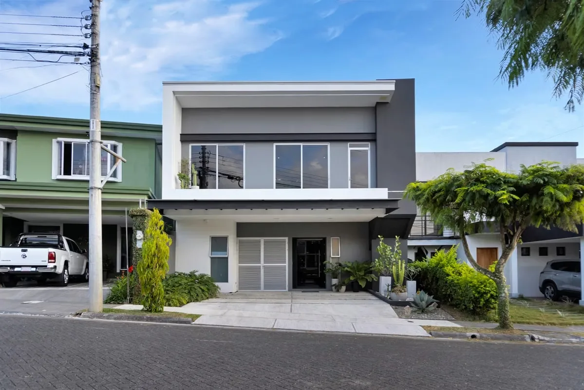 Esta vivienda de diseño contemporáneo y reciente construcción se encuentra en un estado de mantenimiento excelente, situada en una zona de alta plusvalía dentro del Condominio ..., photo 12