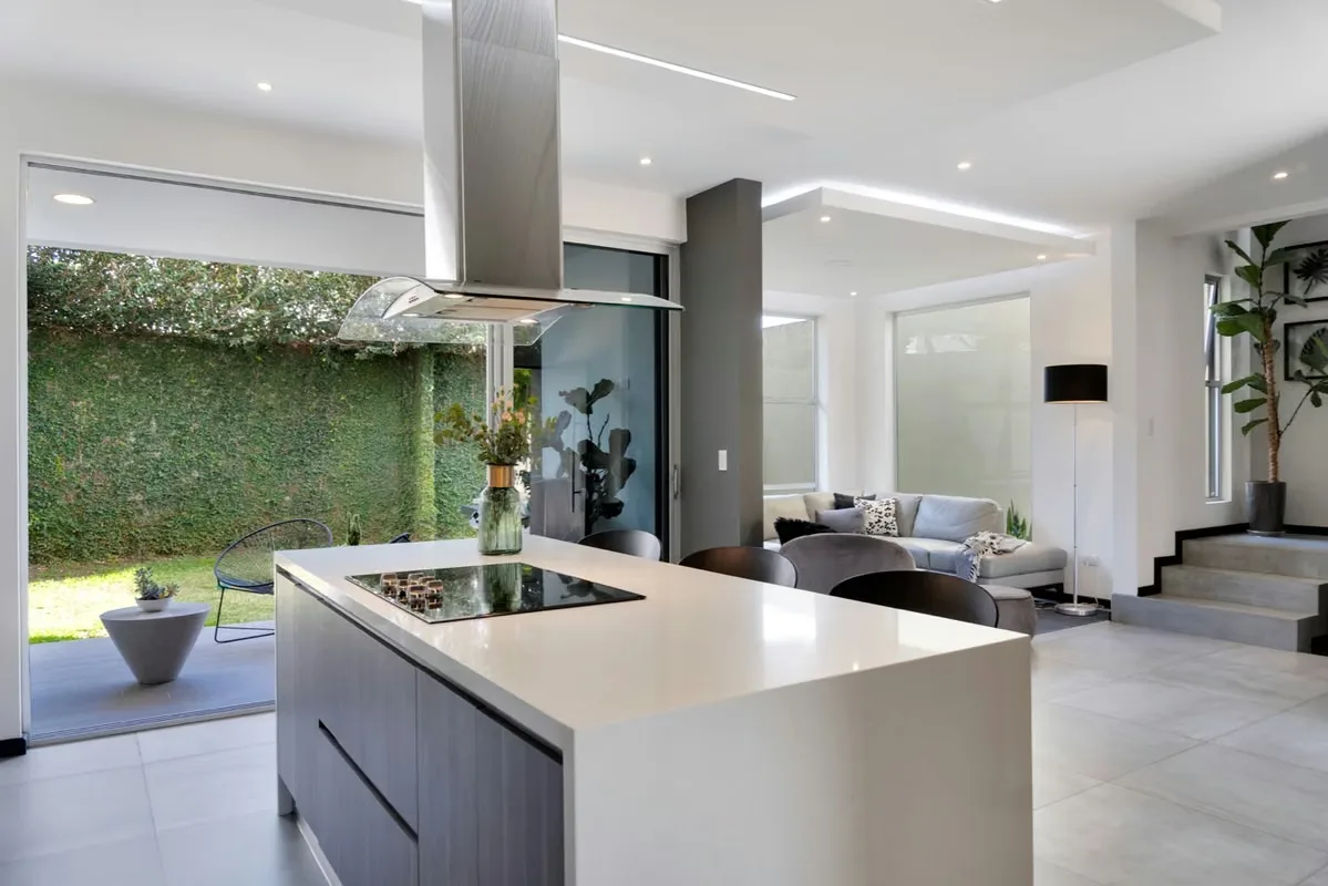 Esta vivienda de diseño contemporáneo y reciente construcción se encuentra en un estado de mantenimiento excelente, situada en una zona de alta plusvalía dentro del Condominio ..., photo 3