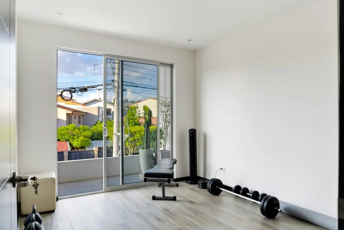 Esta vivienda de diseño contemporáneo y reciente construcción se encuentra en un estado de mantenimiento excelente, situada en una zona de alta plusvalía dentro del Condominio ..., photo 9