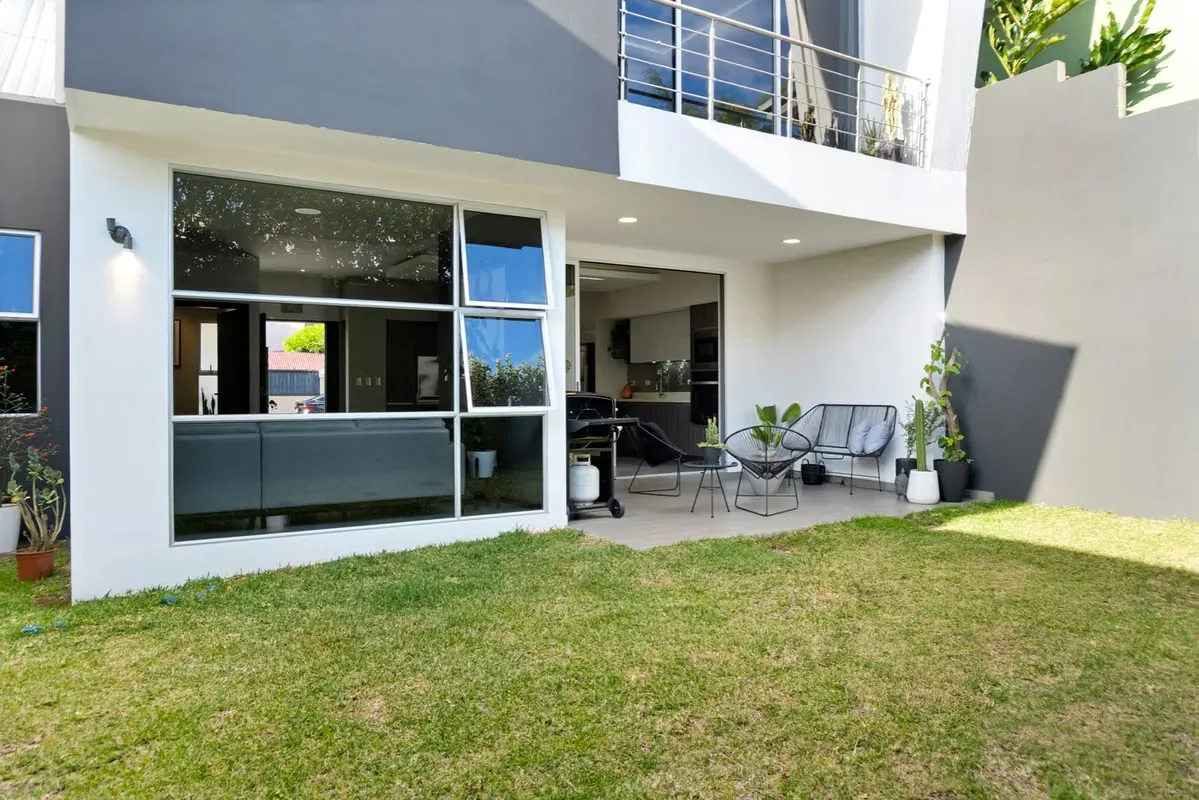 Esta vivienda de diseño contemporáneo y reciente construcción se encuentra en un estado de mantenimiento excelente, situada en una zona de alta plusvalía dentro del Condominio ..., photo 10