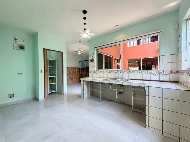 RAH 27-886 En Condominio! Puente Piedra Grecia | Lote 302.44m² | Const 220m² | 2 Niveles | 4 Cocheras + Terraza Central, photo 5