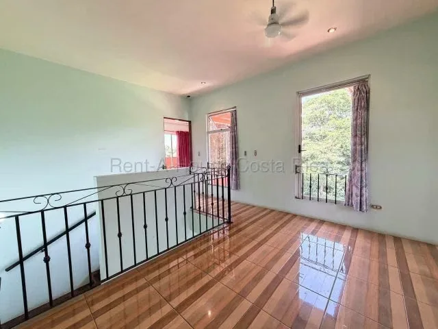 RAH 27-886 En Condominio! Puente Piedra Grecia | Lote 302.44m² | Const 220m² | 2 Niveles | 4 Cocheras + Terraza Central, photo 6