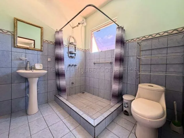 RAH 27-886 En Condominio! Puente Piedra Grecia | Lote 302.44m² | Const 220m² | 2 Niveles | 4 Cocheras + Terraza Central, photo 10