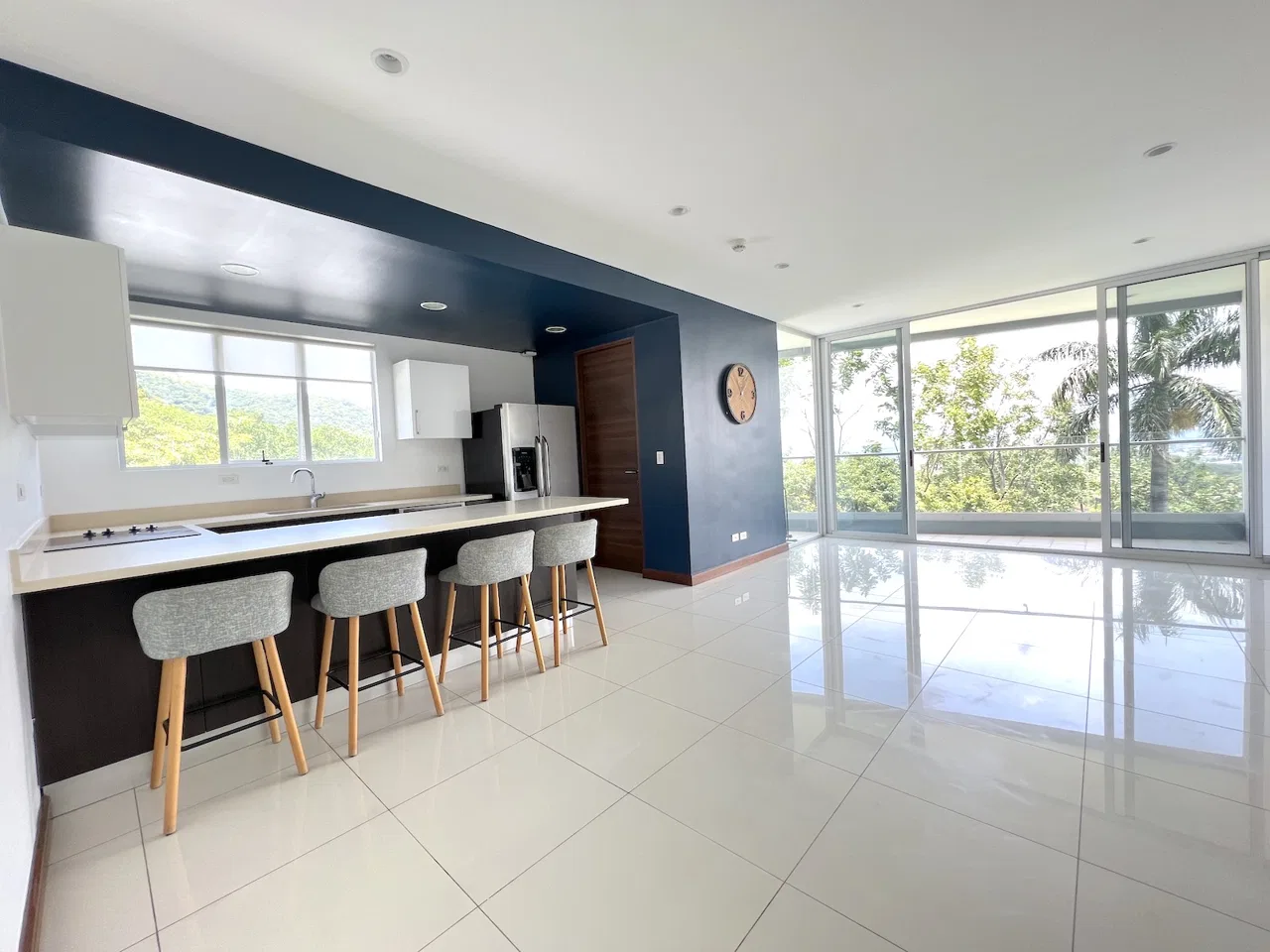 Sale, Spacious Corner Unit Apartment, 3B, 2.5B, 2P With Great Views, in Escazu, photo 2