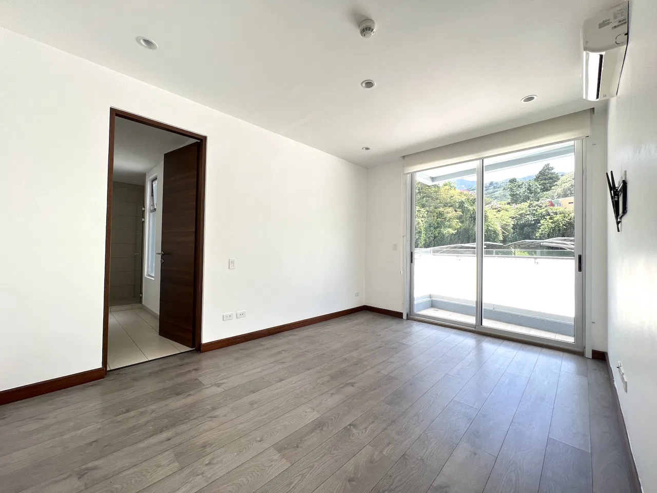 Sale, Spacious Corner Unit Apartment, 3B, 2.5B, 2P With Great Views, in Escazu, photo 15