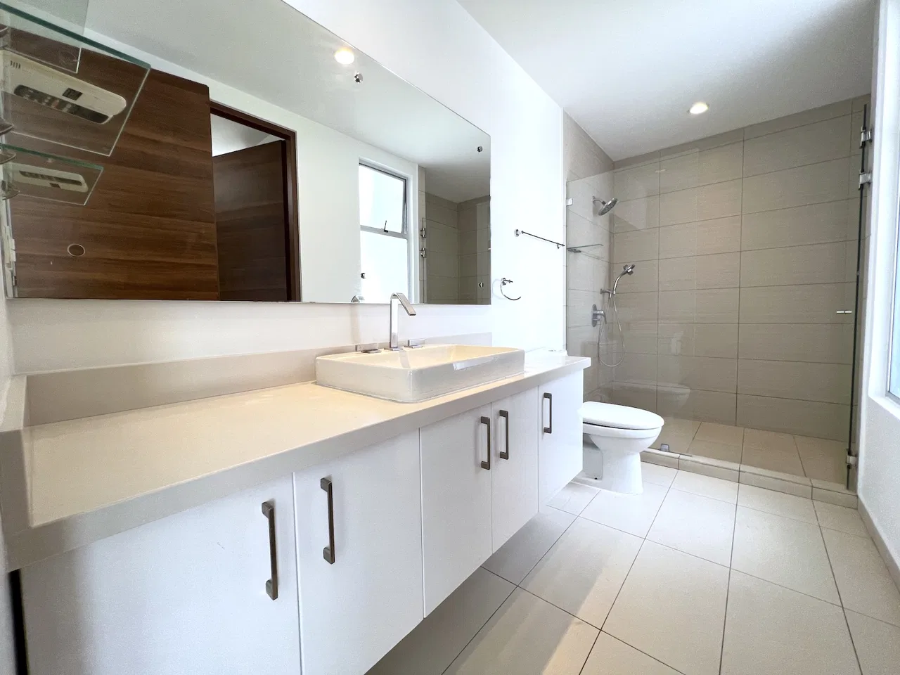Sale, Spacious Corner Unit Apartment, 3B, 2.5B, 2P With Great Views, in Escazu, photo 17