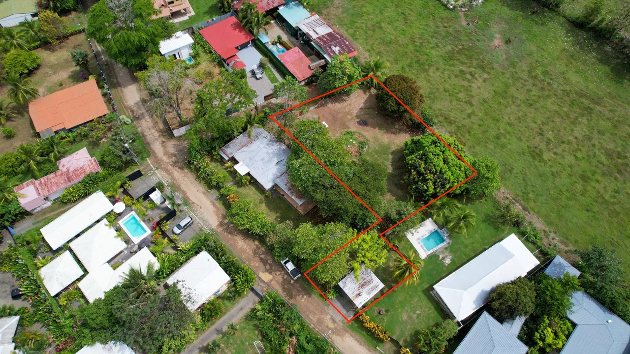 BUILDING PROPERTY A STEPS OF THE BEACH, IN BAHIA BALLENA – 0.30 ACRES, photo 5