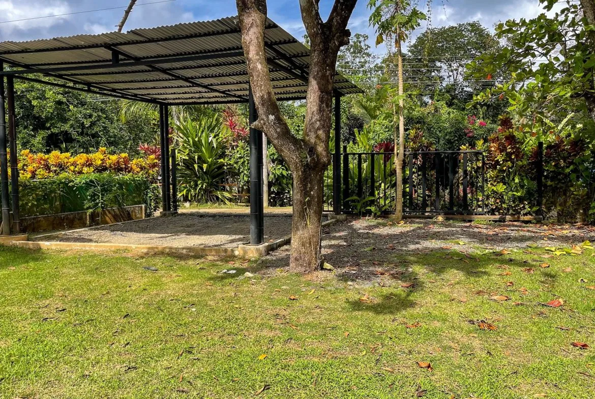 BUILDING PROPERTY A STEPS OF THE BEACH, IN BAHIA BALLENA – 0.30 ACRES, photo 8