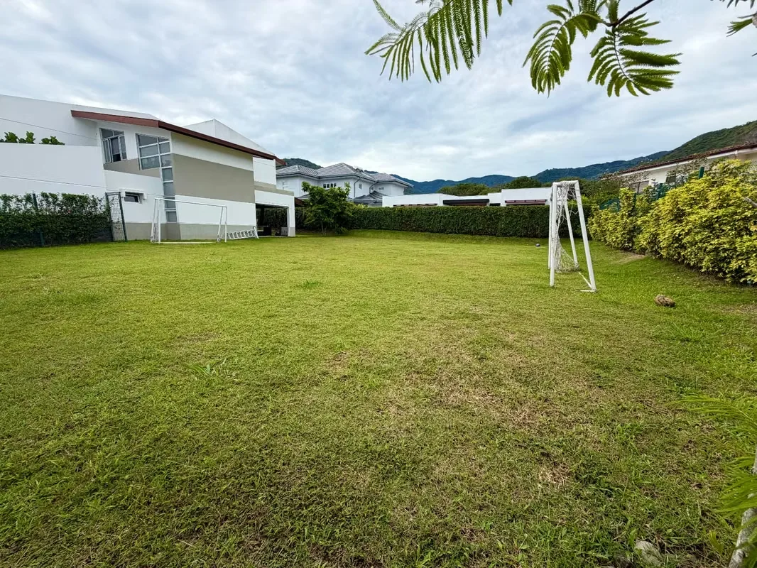 Construí la casa de tus sueños en un residencial rodeado de naturaleza, con amenidades para disfrutar en familia y espacios ...