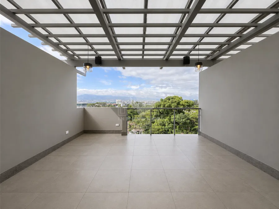 Elegante y amplia casa en condominio exclusivo