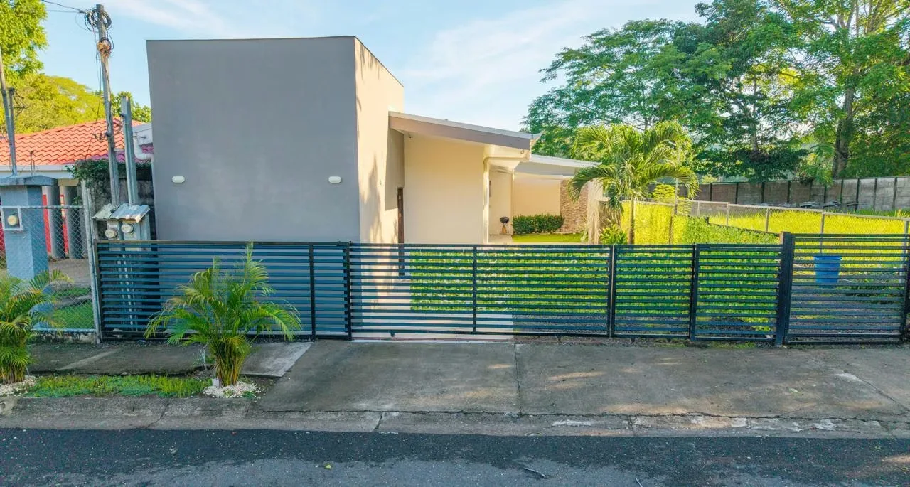 For Sale: Property  – Two Independent Houses Near Punta Leona (MV), photo 9
