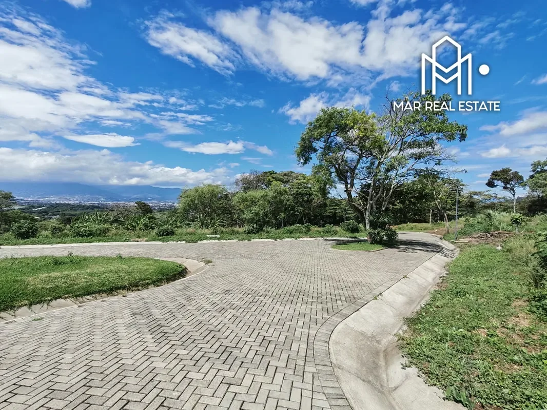 Se presenta una exclusiva oportunidad de inversión o desarrollo residencial en el Condominio Barons, ubicado en Santa Bárbara de Heredia. Este entorno privado y seguro ofrece un clima ..., photo 3