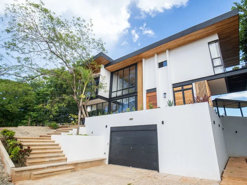 5 Bed Single Family Homes For Sale in Playa Grande, photo 3