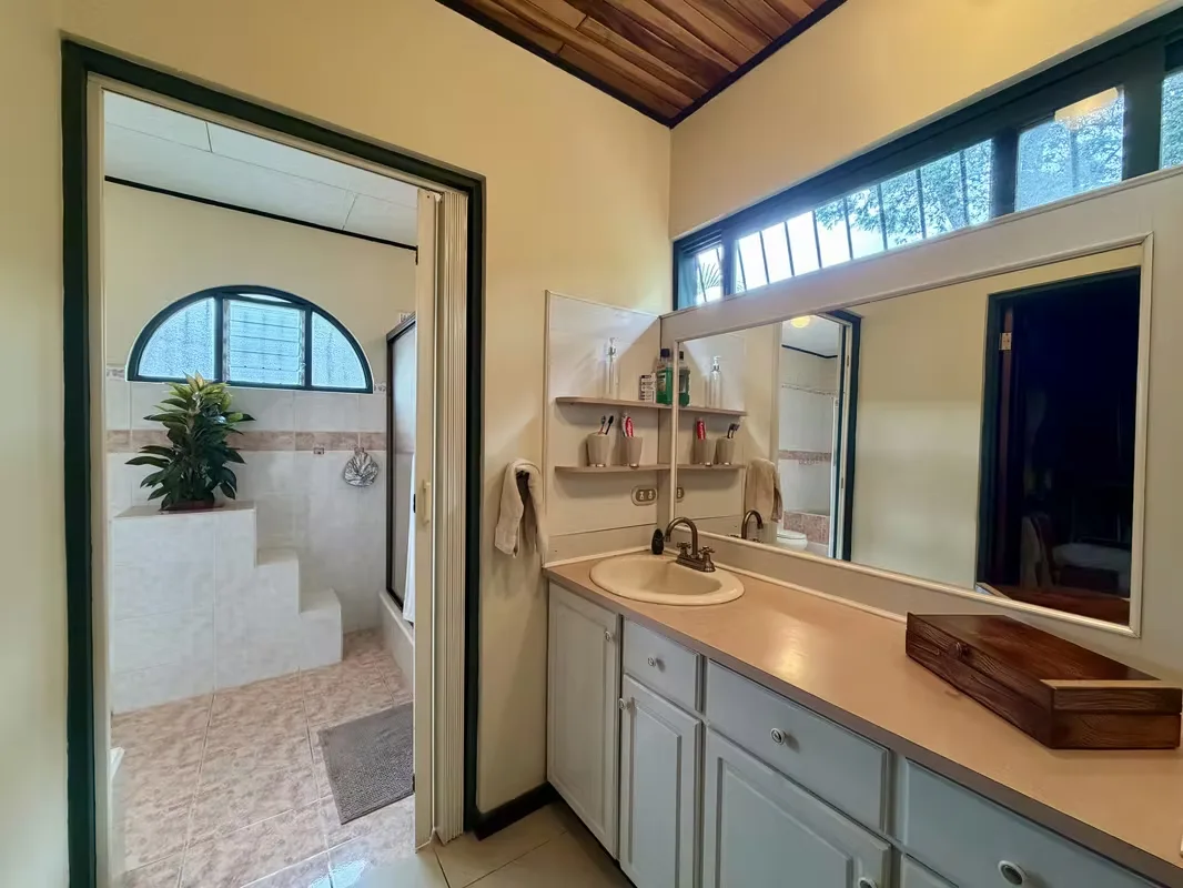 House for Sale in a Gated Community in Curridabat, San José, photo 11
