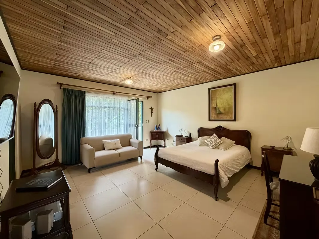 House for Sale in a Gated Community in Curridabat, San José, photo 9