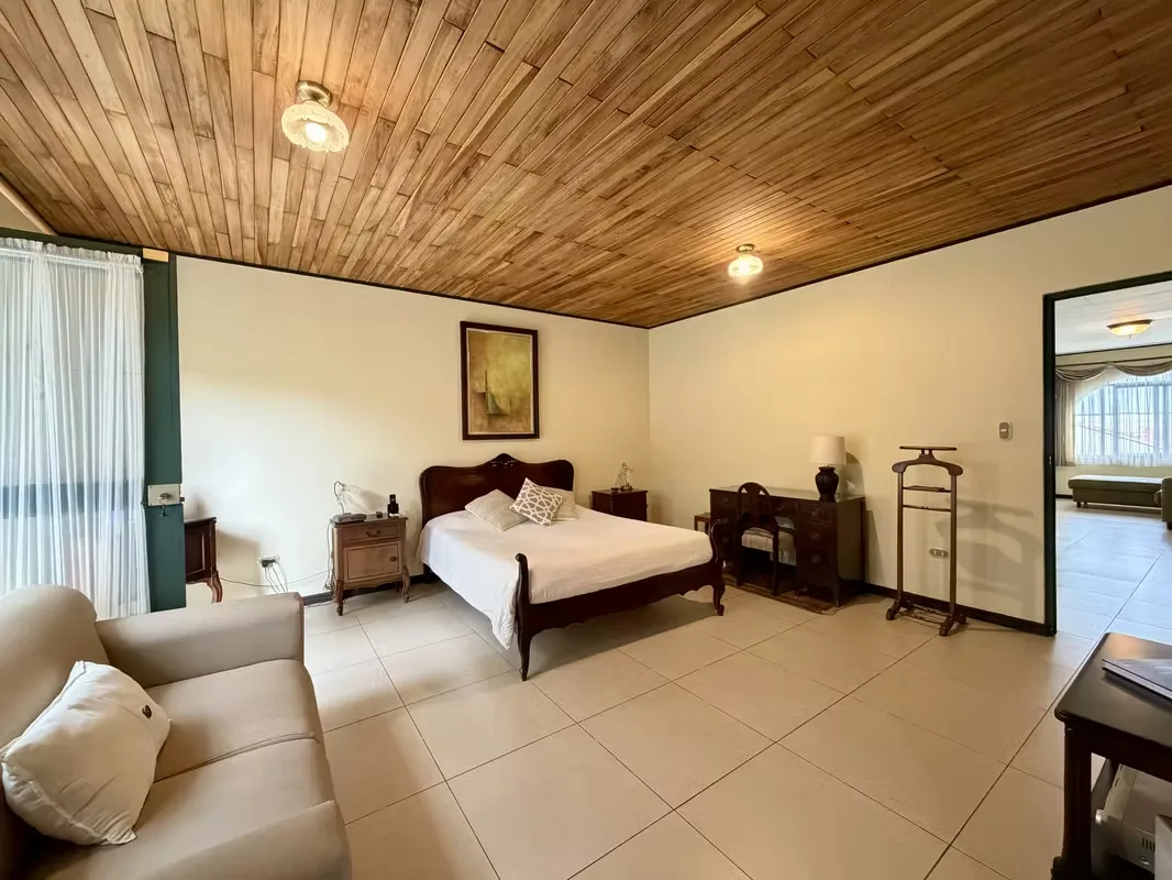 House for Sale in a Gated Community in Curridabat, San José, photo 10