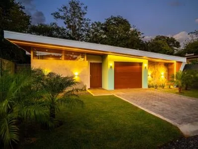 Impresionante casa tropical moderna de mediados de siglo con 3 dormitorios, a pasos de la playa., photo 4