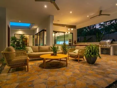 Impresionante casa tropical moderna de mediados de siglo con 3 dormitorios, a pasos de la playa., photo 6