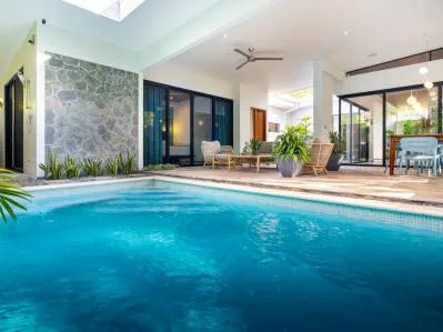 Impresionante casa tropical moderna de mediados de siglo con 3 dormitorios, a pasos de la playa., photo 8