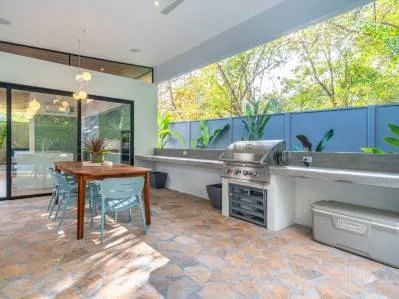 Impresionante casa tropical moderna de mediados de siglo con 3 dormitorios, a pasos de la playa., photo 10