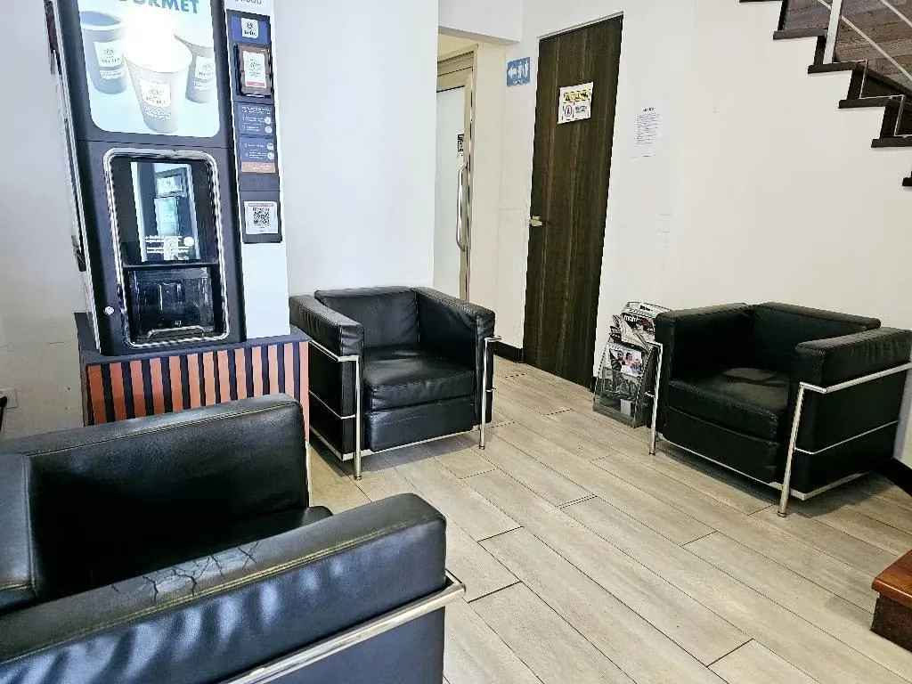 Se alquila varios consultorios en reconocida Clínica en Paseo Colón., photo 3