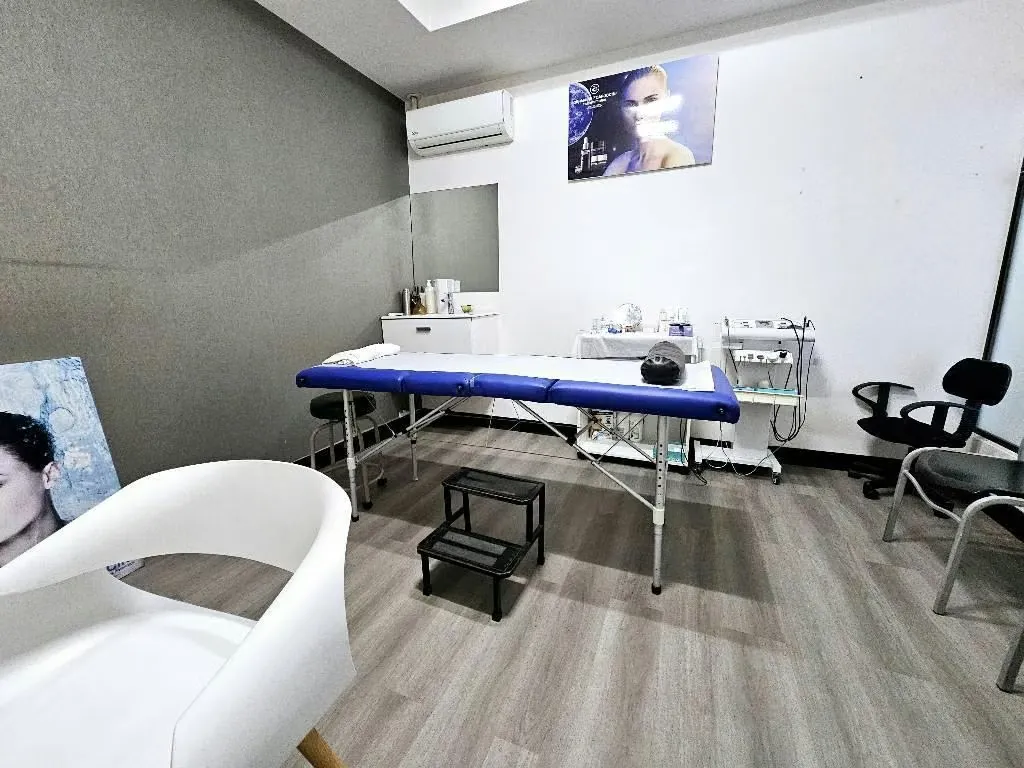 Se alquila varios consultorios en reconocida Clínica en Paseo Colón., photo 4