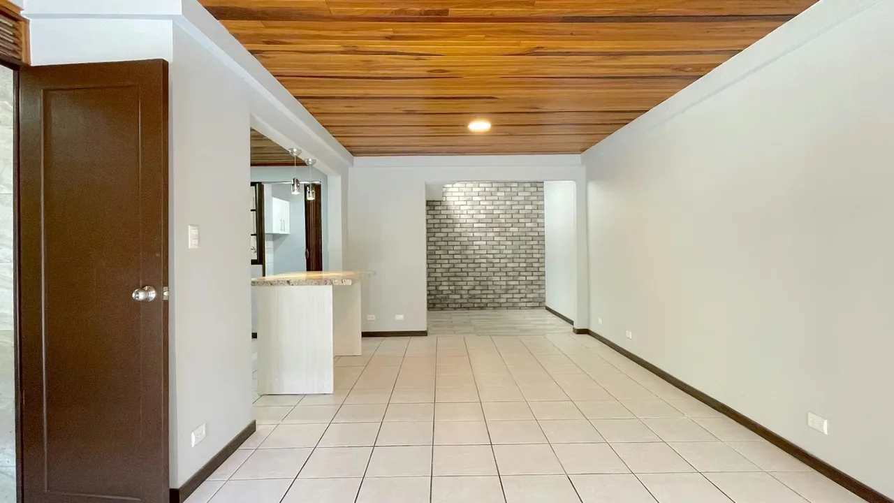 Propiedad con 4 apartamentos en venta para inversión en Motelimar, Goicichea