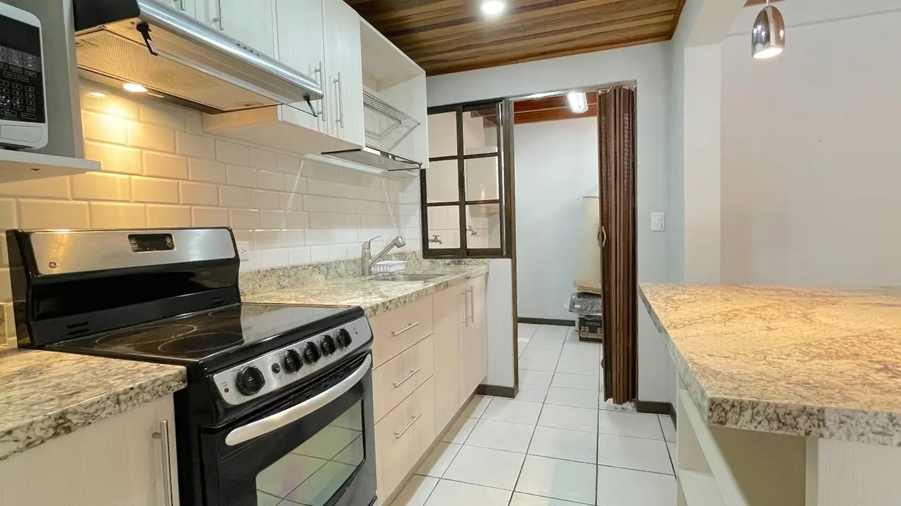 Propiedad con 4 apartamentos en venta para inversión en Motelimar, Goicichea, photo 6