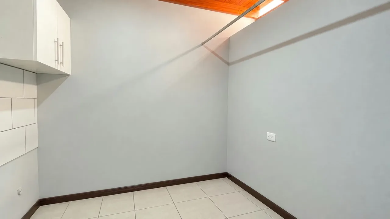 Propiedad con 4 apartamentos en venta para inversión en Motelimar, Goicichea, photo 9