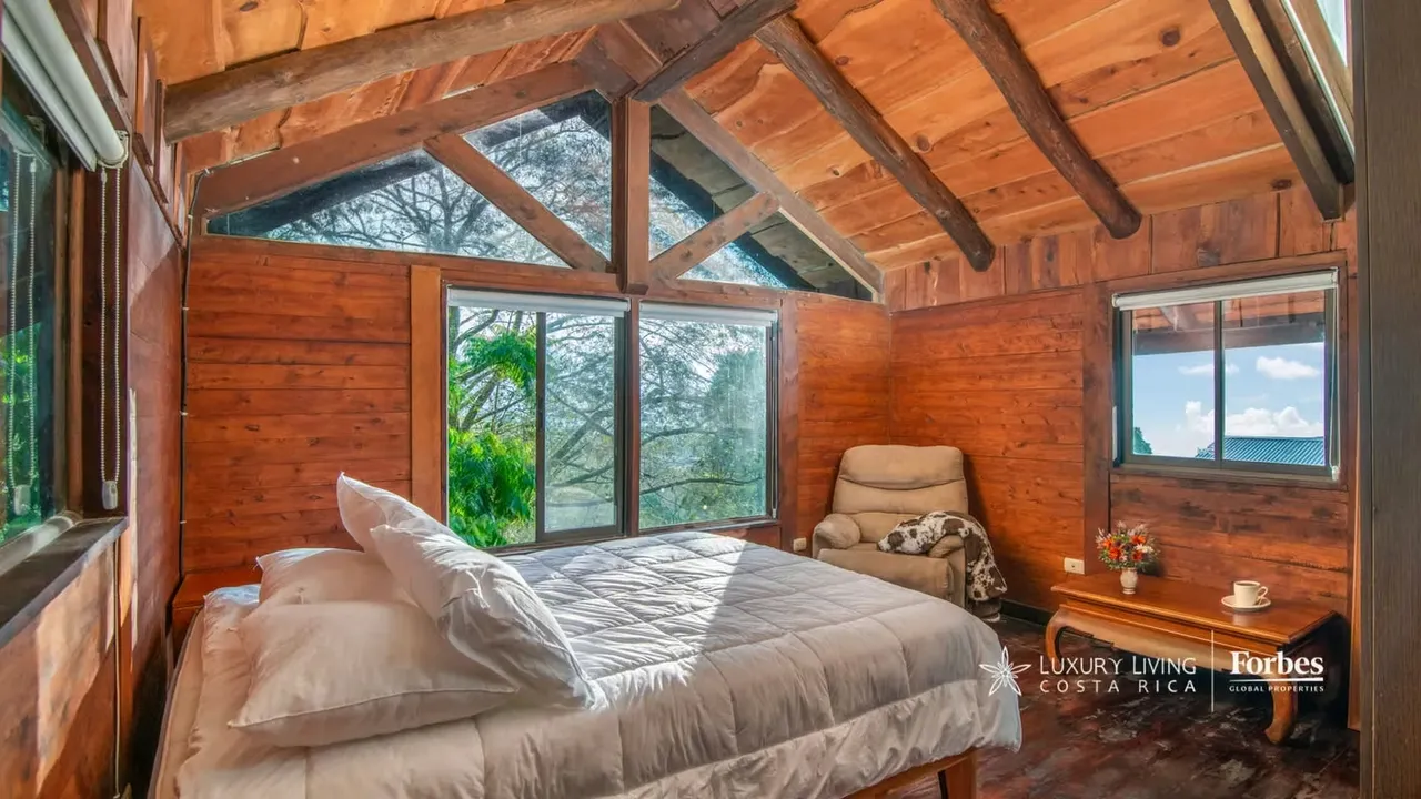 Chalet Among the Clouds: A Unique Refuge of Peace and Energy, photo 12