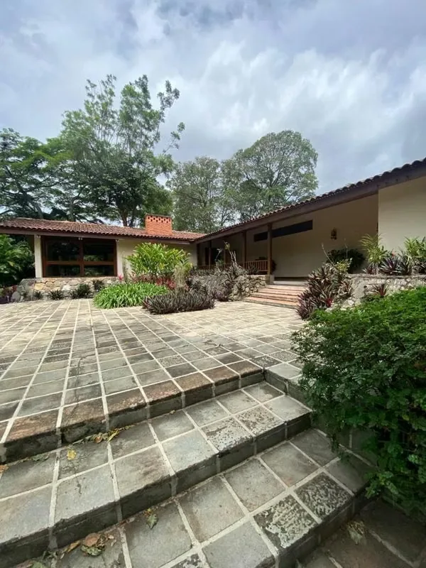 ESCAZÚ | FOR RENT / FOR SALE Beautiful One-Story Home Lush Gardens / Magnificent Mature Trees