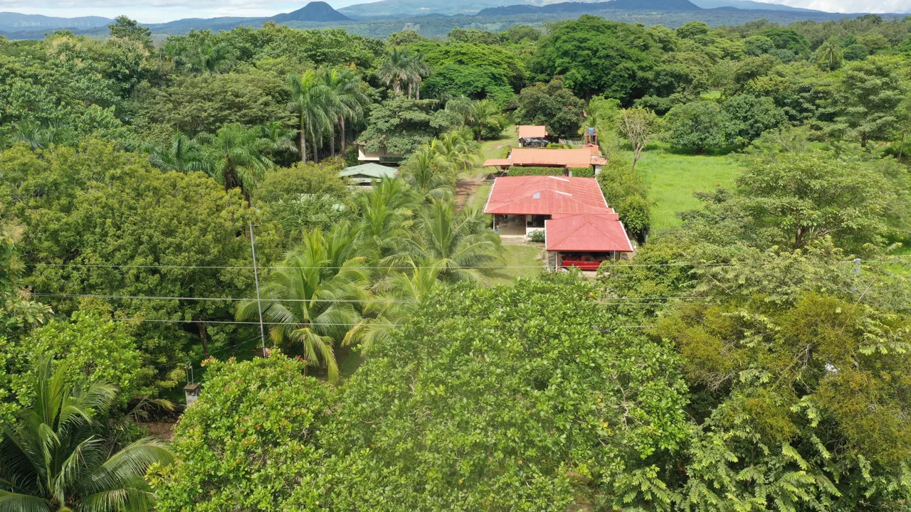 Home with 5 Rental Units in Cañas Dulces