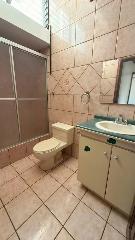 Casa en alquiler en San Pedro ,condominio- 4 habitaciones- - Cerca de la universidad fidelitas, photo 2