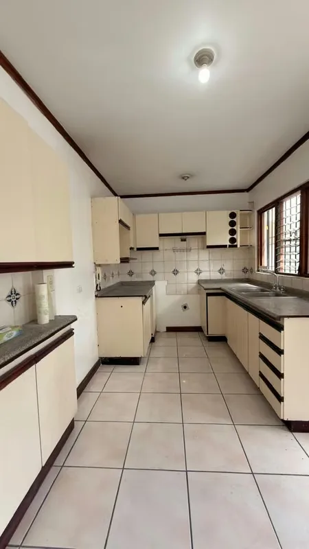 Casa en alquiler en San Pedro ,condominio- 4 habitaciones- - Cerca de la universidad fidelitas, photo 3