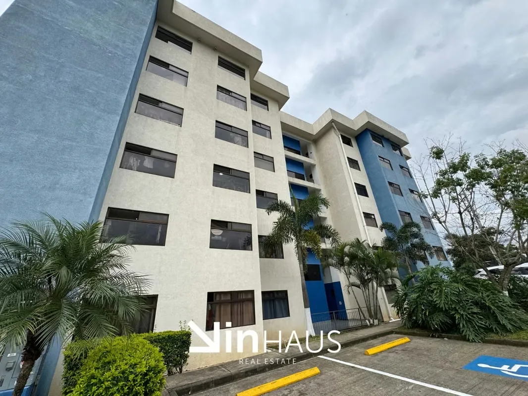 Second floor apartment for sale in Alajuelita Downtown - EU ID43749
