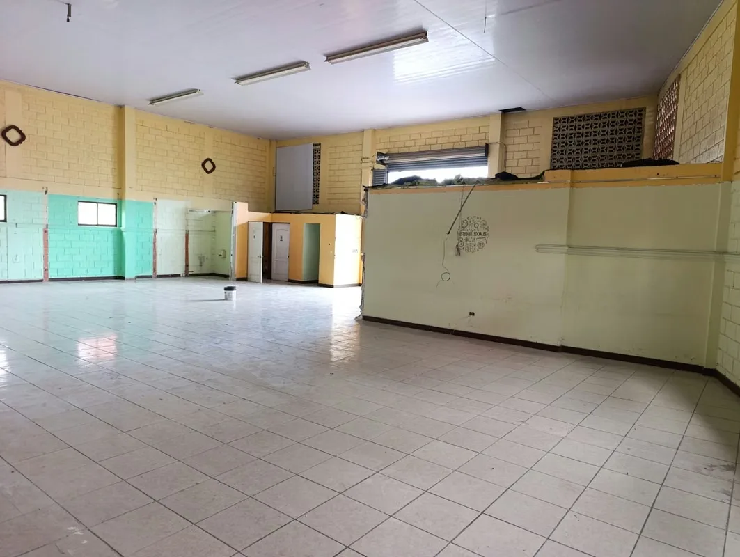 Amplia bodega de 305 m² en alquiler en Goicoechea, excelente ubicación sobre vía principal, photo 11