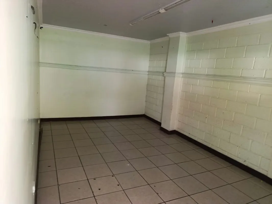 Amplia bodega de 305 m² en alquiler en Goicoechea, excelente ubicación sobre vía principal, photo 13