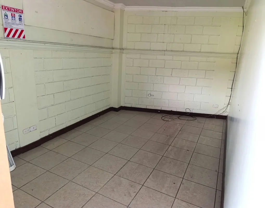Amplia bodega de 305 m² en alquiler en Goicoechea, excelente ubicación sobre vía principal, photo 14