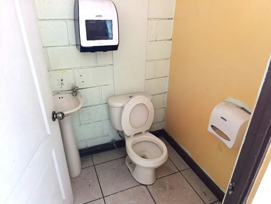 Amplia bodega de 305 m² en alquiler en Goicoechea, excelente ubicación sobre vía principal, photo 15